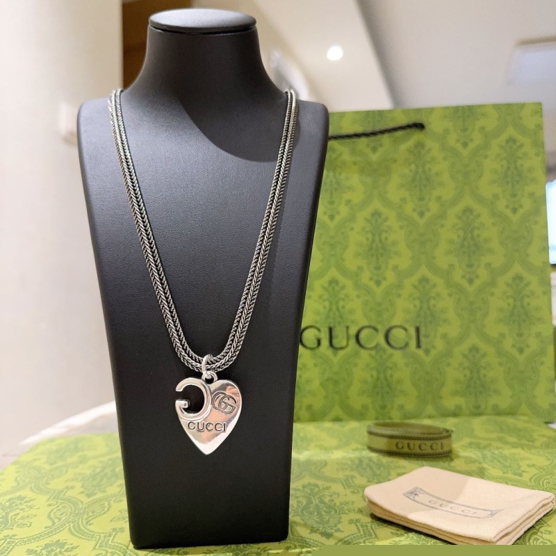 G*u*i necklaces